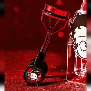 BETTY BOOP Eyelash Curler